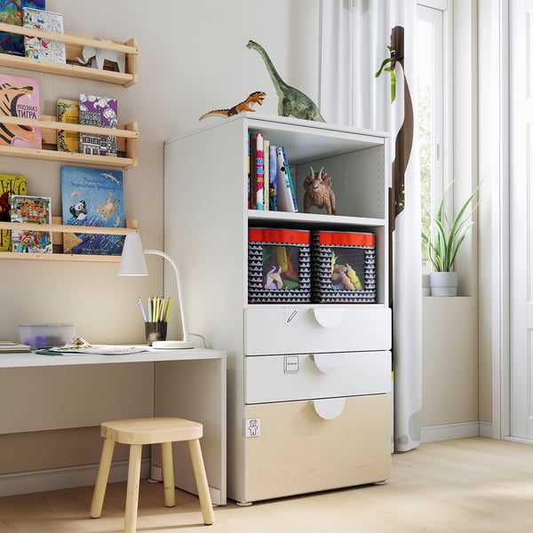 Childrens room with white SMÅSTAD bookcase, wooden toys, and desk.