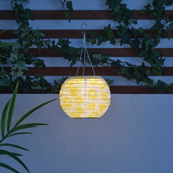 SOLVINDEN LED solar-powered pendant lamp, outdoor globe/yellow flower, 22 cm