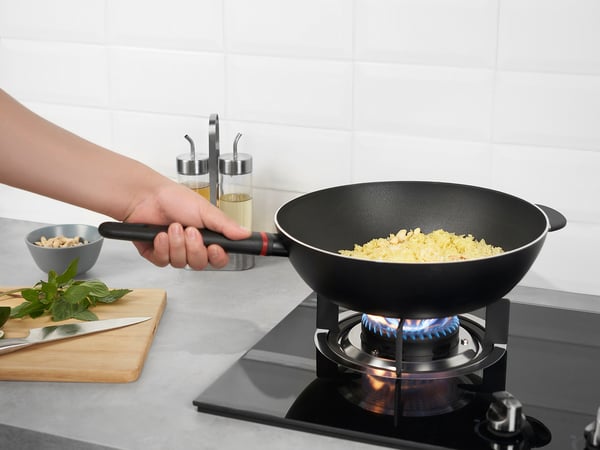 BESINNING Wok with lid, non-stick coating, 32 cm (13) - IKEA