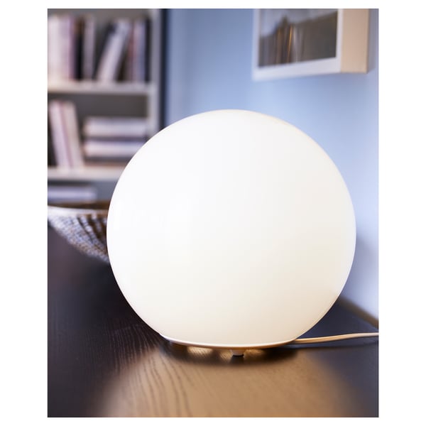 FADO, white glass globe lamp, round shape, modern design, soft light.