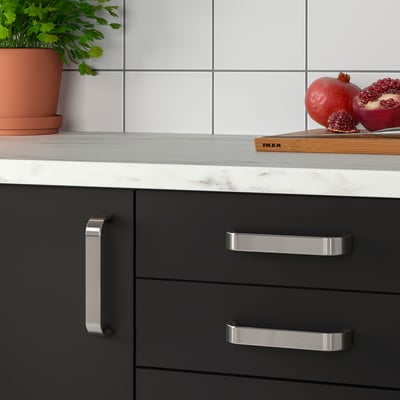 Modern kitchen cabinets with smooth handles offer easy grip, enhancing functionality and sleek design.