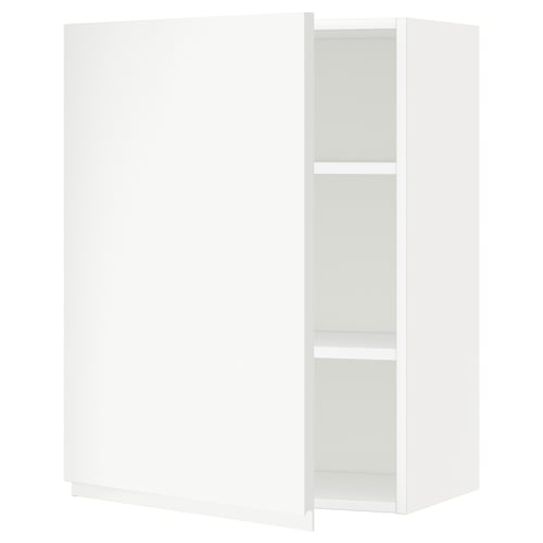 White METOD kitchen cabinet with adjustable shelves.