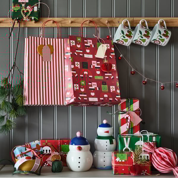 VINTERFINT Gift bag, mixed patterns red, 26x35 cm