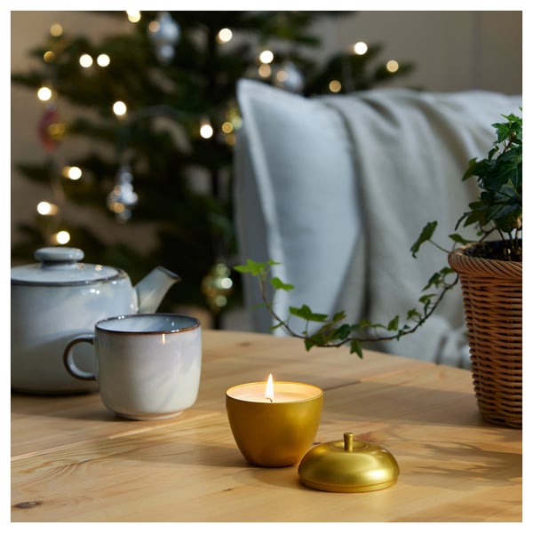 VINTERFINT Scented candle in metal cup, apple-shaped/Apple and cinnamon gold, 24 hr