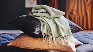 Blankets & throws