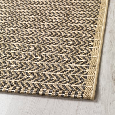LOBBÄK outdoor rug, beige/black, rectangular, chevron pattern.
