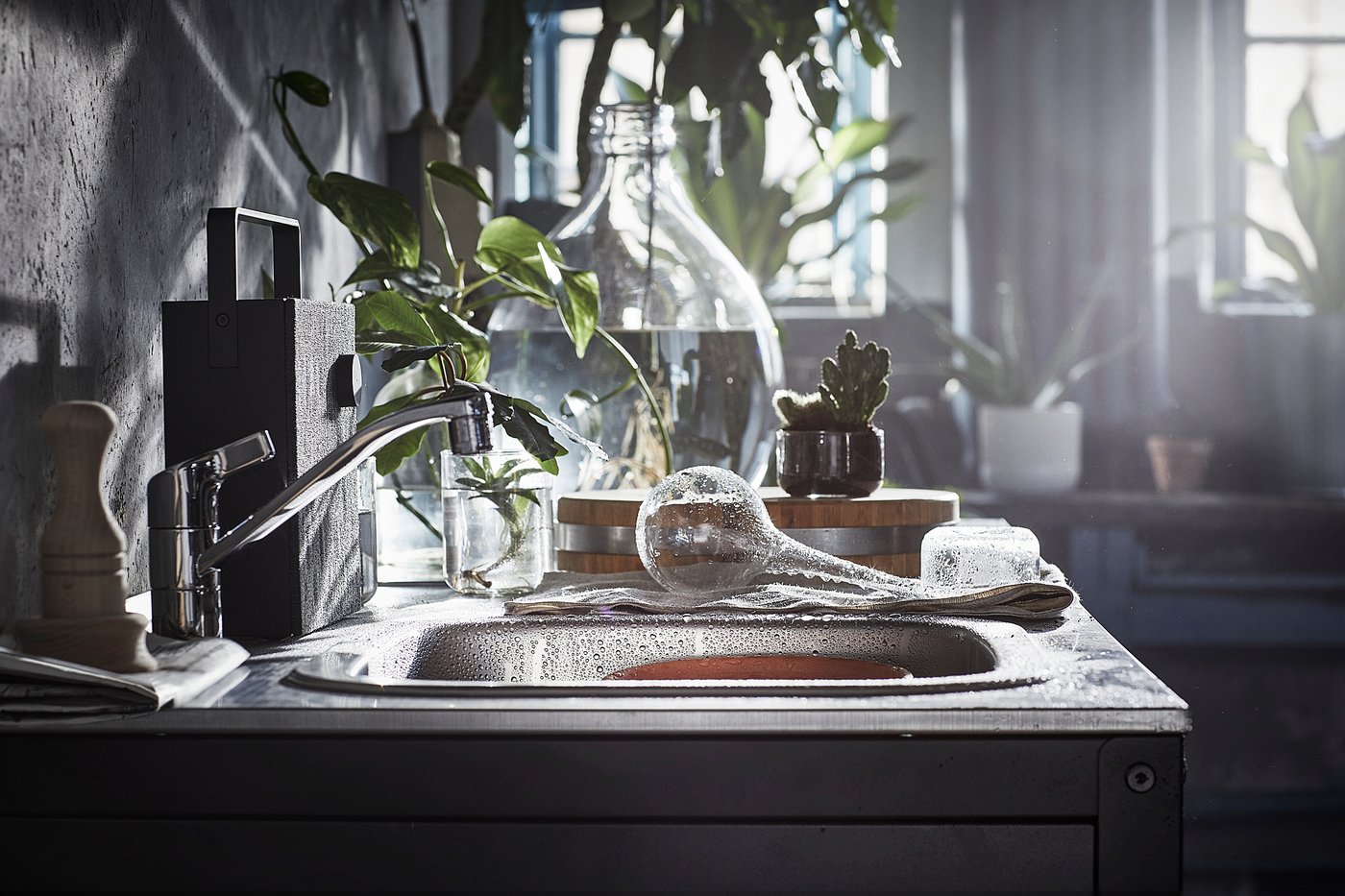 イケア　水栓　RINGSKAR IKEA-TAMNARENセンサー付きキッチン混合水栓の良い点と気になる