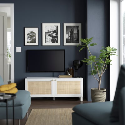 BESTÅ เบสตัว ตู้วางทีวีมีบานปิด, ขาว Studs/Stubb/ขาว, 120x42x48 ซม.