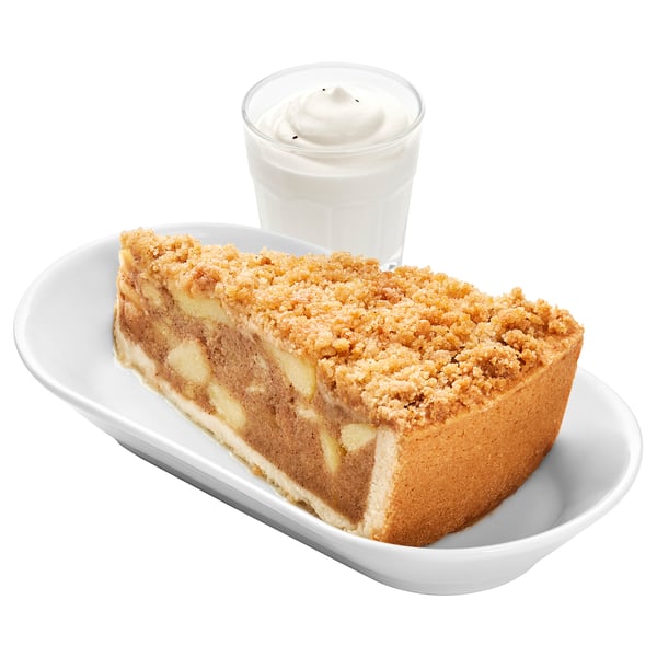 Apple crumb tart with whipped cream