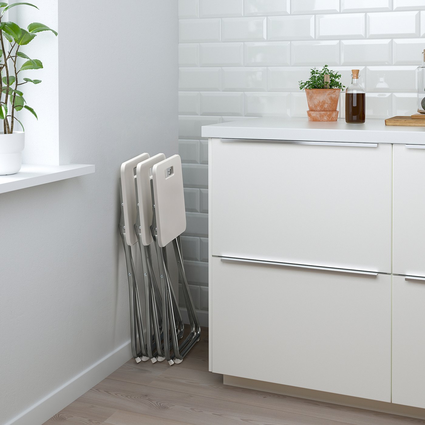 IKEA GUNDE 折りたたみチェア　ホワイト　4脚セット Amazon｜IKEA(イケア) GUNDE 折りたたみチェア, ホワイト