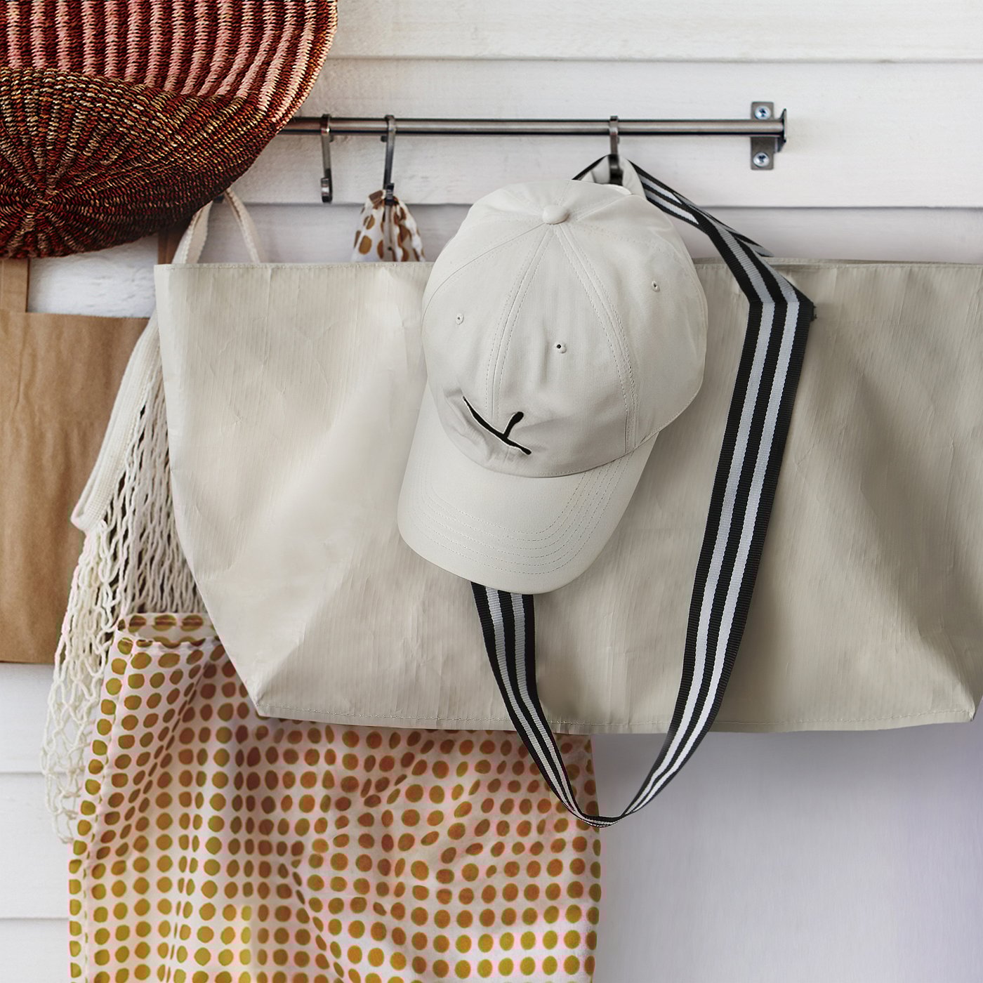 GÖRSNYGG ヨールスニグ キャリーバッグ, ライトベージュ