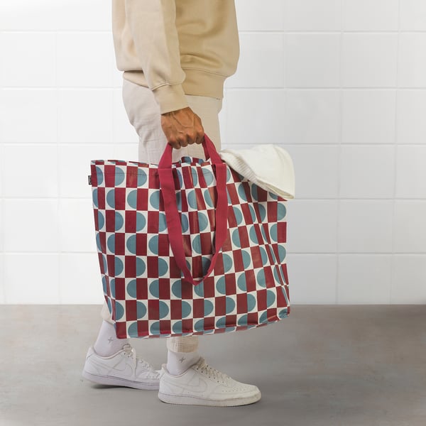 GÖRSNYGG ヨールスニグ キャリーバッグ, レッド ブルー/模様入り, 45x18x45 cm/36 l