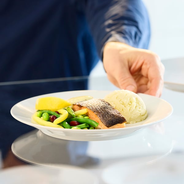 Filetto di salmone, purè di patate mix di fagioli/salsa di limone-aneto
