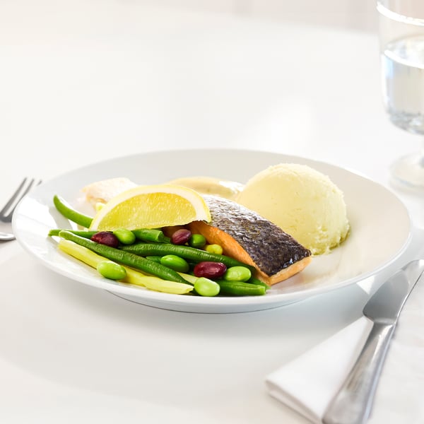 Filetto di salmone, purè di patate mix di fagioli/salsa di limone-aneto