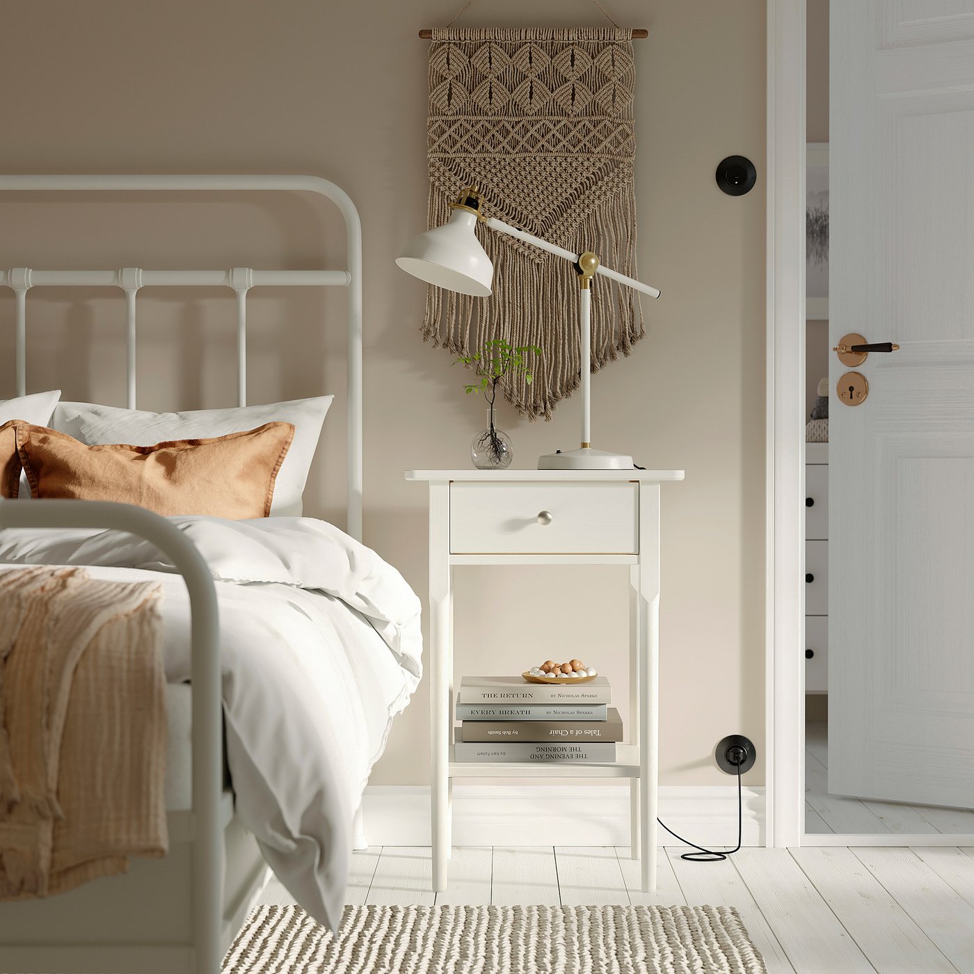 Приліжковий столик IKEA BLÄSTÅSEN, білий, 50 × 37 × 76 см — фото 3