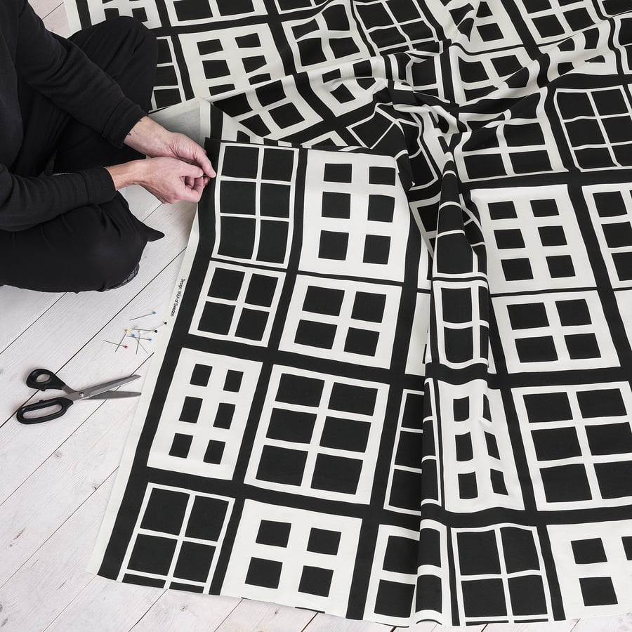 BROKAKLEJA audums, melnā krāsā/ģeometrisks, 150x300 cm