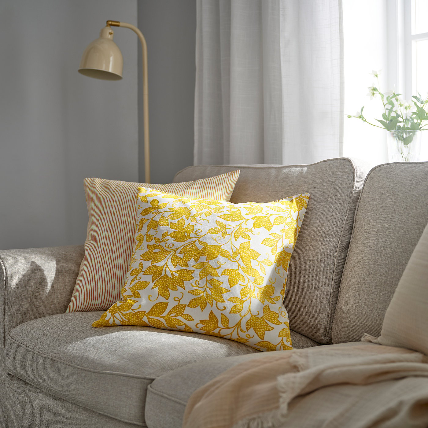 Чохол на подушку IKEA FJUNKLOCKA, жовтий / білий, 50 × 50 см — фото 3