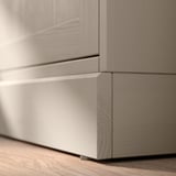 Kredens HAVSTA - jasna sosna, szuflady, drzwi przesuwne, rustykalno-współczesny.