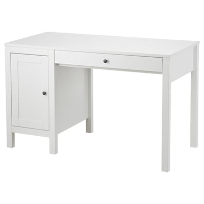 Biurko HEMNES w kolorze białym wykonane z litej sosny z szafką z boku i pojedynczą szufladą.