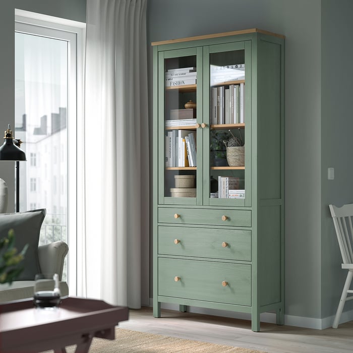HEMNES Шафа-вітрина з 3 шухлядами, сіро-зелений/світло-коричнева морилка, 90x197 см, фото 2