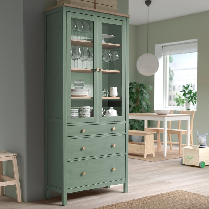 HEMNES Шафа-вітрина з 3 шухлядами, сіро-зелений/світло-коричнева морилка, 90x197 см, фото 3