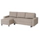 Beżowo-brązowa sofa w paski w kształcie litery L, JÄRINGSHOLM, z ciemnymi drewnianymi nogami i miękkimi poduszkami, oferująca zarówno miejsca do siedzenia, jak i przechowywania.