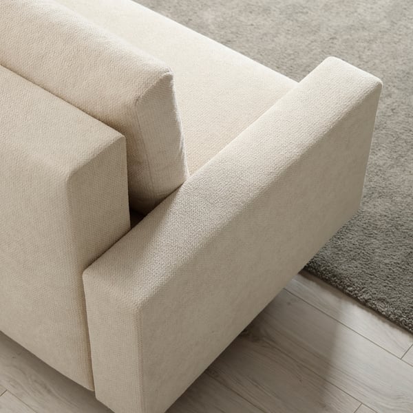 Nowa, beżowa sofa roczna z czystymi liniami i łatwo dostępnym miejscem do przechowywania. Idealna do małych przestrzeni i łatwa do konfiguracji. Nowoczesny design.