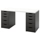 Biurko ikea LAGKAPTEN w kolorze białym z dwiema ciemnoszarymi komodami. To kompaktowe biurko o nowoczesnym, minimalistycznym designie i wyciętych uchwytach.