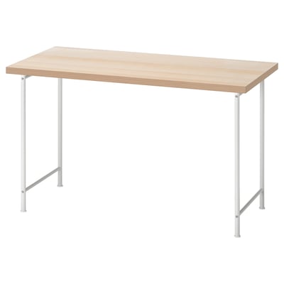 LAGKAPTEN: prostokątne biurko z jasnego drewna z białymi nogami. Nowoczesny, minimalistyczny design. Solidny z regulowanymi nóżkami.