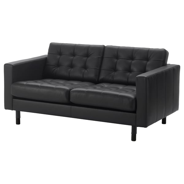 sofa LANDSKRONA o pikowanym wzorze i drewnianych nogach.
