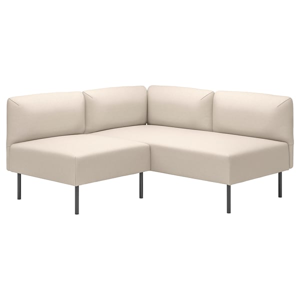 Nowoczesna beżowa sofa LILLEHEM w kształcie litery L z eleganckimi metalowymi nogami, tapicerowana poliestrem, idealna do przytulnych kącików.