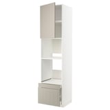 Biała szafka kuchenna METOD z beżowymi frontami stensund, z połączeniem półek i szuflad.