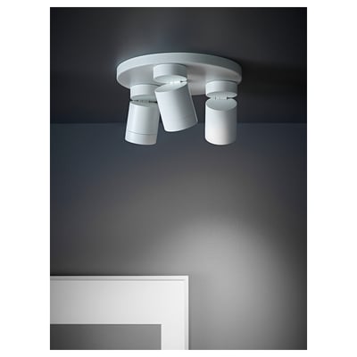 NYMÅNE, czterokierunkowa biała lampa sufitowa, aluminiowa, okrągła, elegancki wygląd.