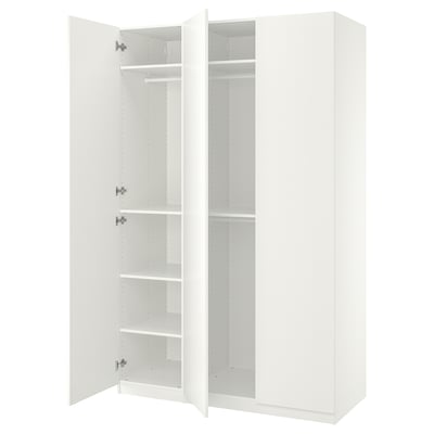 Wyświetla otwartą białą szafę ikea PAX z pustymi półkami i drążkiem na wieszaki.