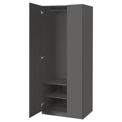 Otwarta szafa IKEA PAX , z wieszakiem i półkami. Ma elegancki, nowoczesny design.
