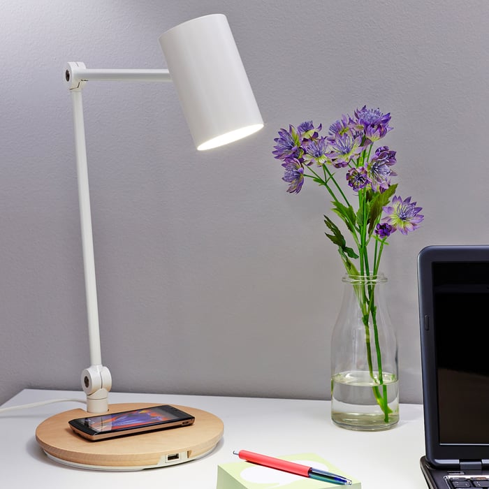 RIGGAD Lampa LED z ładowarką indukcyjną, biały, Kupuj online lub w sklepie IKEA