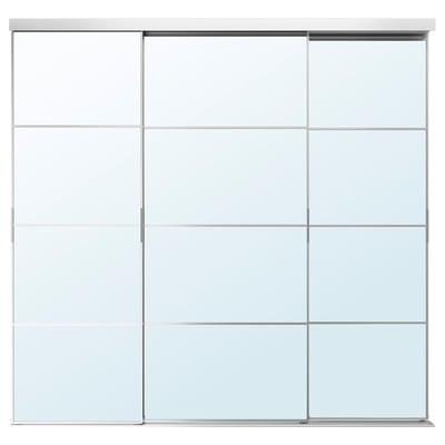 Nowoczesny szklany panel drzwiowy szafy SKYTTA, przezroczysty z aluminiową ramą. Cztery sekcje, przesuwna konstrukcja, minimalistyczny styl.