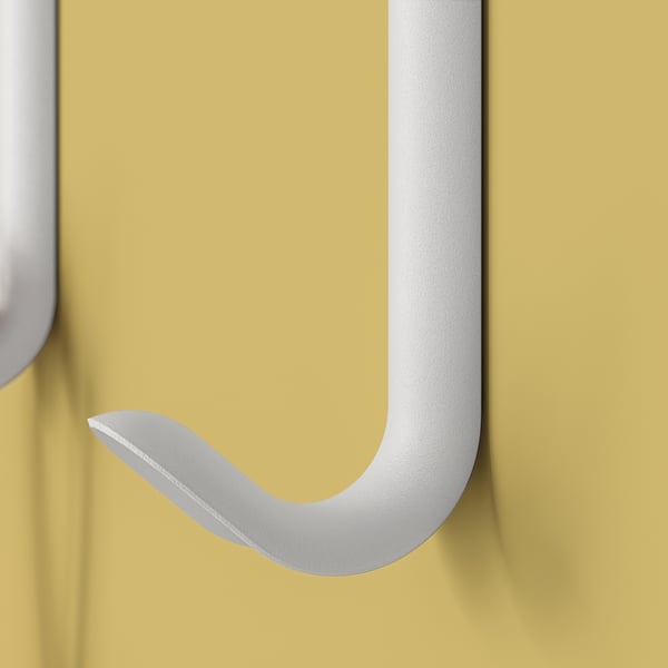 Podwójne metalowe haczyki zamontowane na żółtej ścianie, render 3d, wysoka jakość.