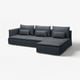 Nowoczesna, ciemnoszara sofa roczna z poduszkami, elegancka konstrukcja, kształt litery L.