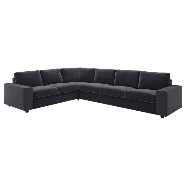 Sofa segmentowa VIMLE z ciemnoszarego aksamitu. Jego nowoczesny, elegancki design obejmuje pluszowe poduszki, niskie oparcie i czyste linie.
