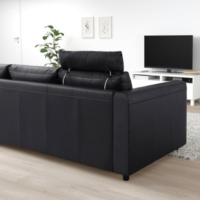 sofa segmentowa VIMLE z kwadratowymi słupkami poduszkowymi, elegancki design do minimalistycznego salonu z telewizorem i roślinami.