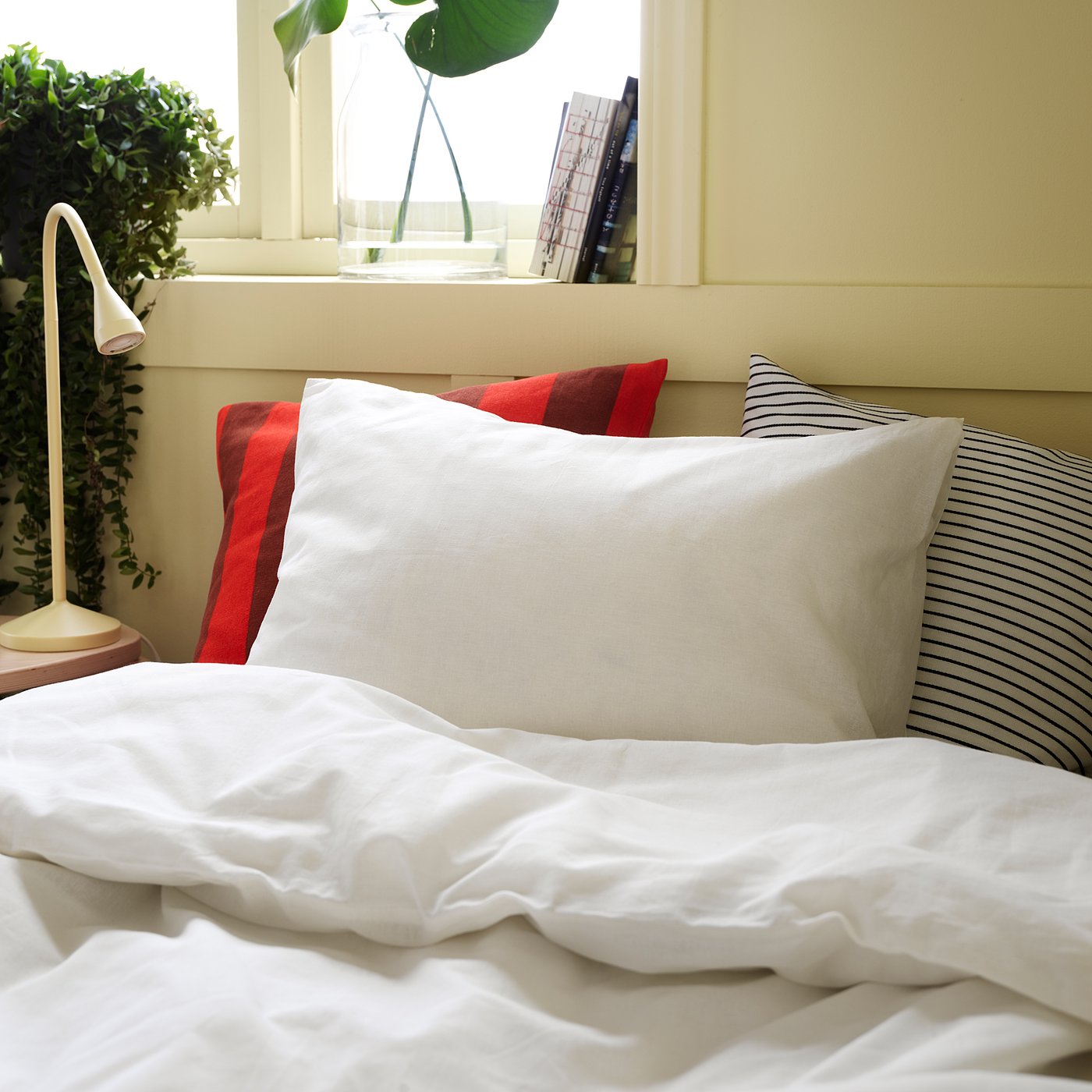 Quilt cover and 2 pillowcases, white 