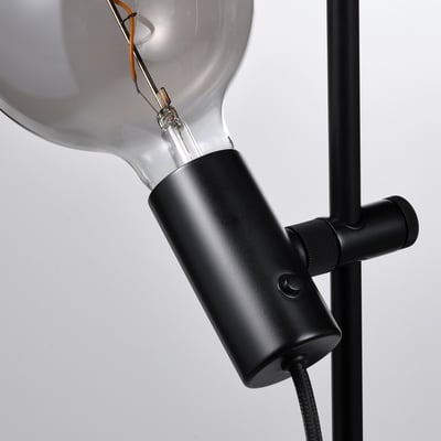 HÅRSLINGA lamp: black metal pole, curved base, adjustable glass bulb holder.