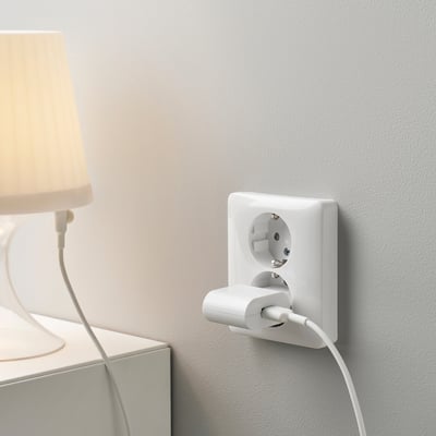 Wall socket with SMÅHAGEL usb charger and sittbrunn cable powering a lamp.