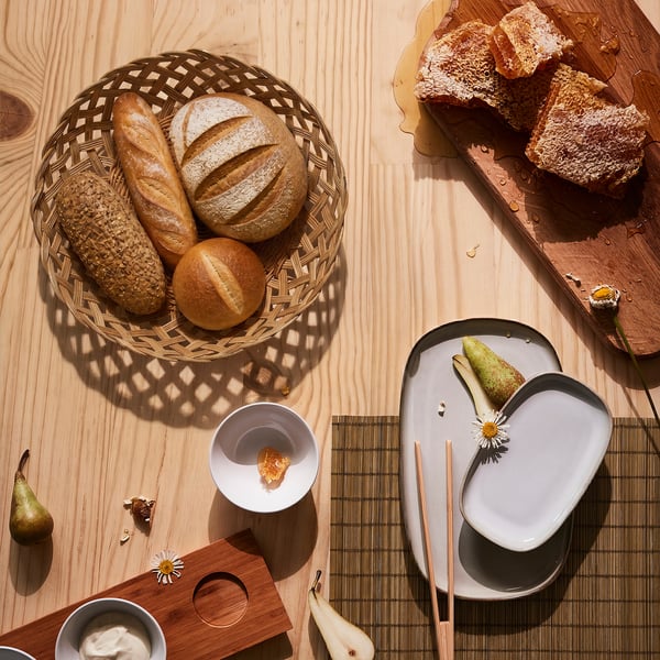 Bamboo placemat, STYLTSNÄPPA. Rectangular, practical for tableware, complements wooden tables with natural, hand-woven texture.