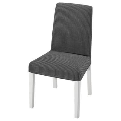 Uma cadeira BERGMUND com uma capa de poliéster reciclado cinza sobre uma moldura branca, com um design elegante e moderno.