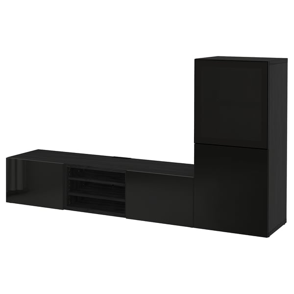 Moderno móvel de tv BESTÅ preto, combinando prateleiras abertas e armários fechados para arrumação, com prateleiras interiores ajustáveis e gestão de cabos.