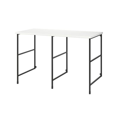Uma bancada ikea ENHET em branco com pernas em metal preto, adequada para espaço de trabalho ou área de lavandaria.
