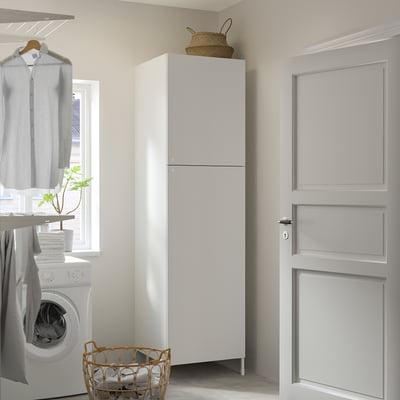 ENHET armário para lavandaria branco com produtos de limpeza.