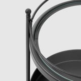 Carrinho de banheiro de metal preto com alça curva e prateleira de vidro.